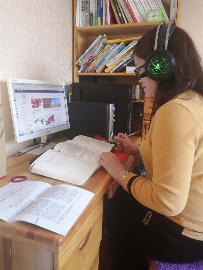 张义莎老师授课.jpg 张义莎老师授课.jpg