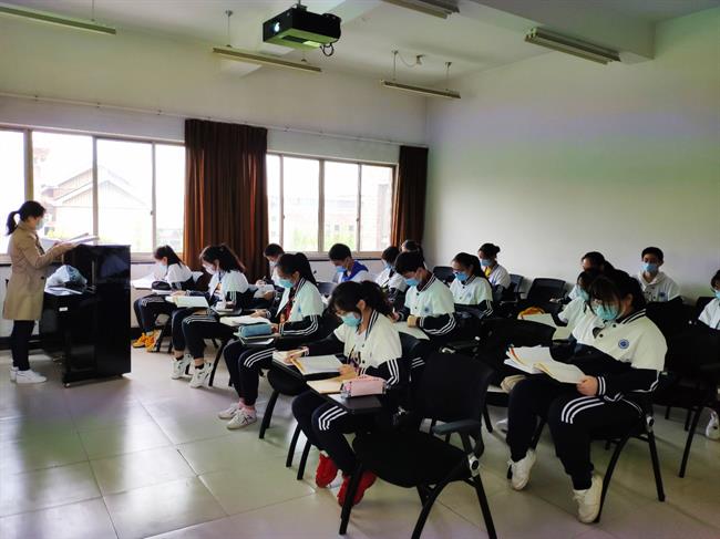 张星.jpg 张星.jpg